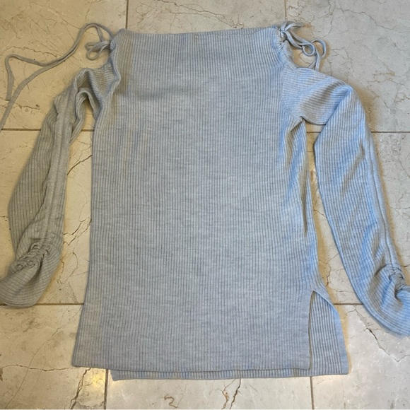Veronica Beard pullover sweater, rooshing on sleeves, pale gray, so soft! Sz S - Picture 9 of 11